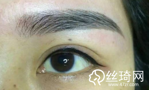 做美瞳線的三大誤區(qū)：酷炫小尾巴、上色過濃、強行補色