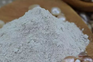 別再傻傻的用手去擠黑頭了！美容師教你3招，輕松收縮毛孔去黑頭