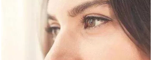 隆鼻后一捏就歪？真相是......