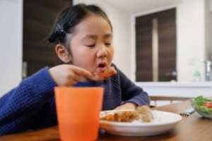 武漢伽美醫(yī)療美容醫(yī)院段波整形價(jià)格表附眼部修復(fù)案例展示