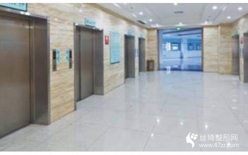 天津伊美爾醫(yī)院價目表如何？隆鼻前后對比照片|整形專家詳情