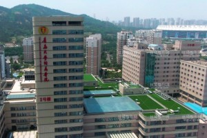 青島大學(xué)附屬醫(yī)院整形科雙眼皮怎么樣？較新2012版價格表